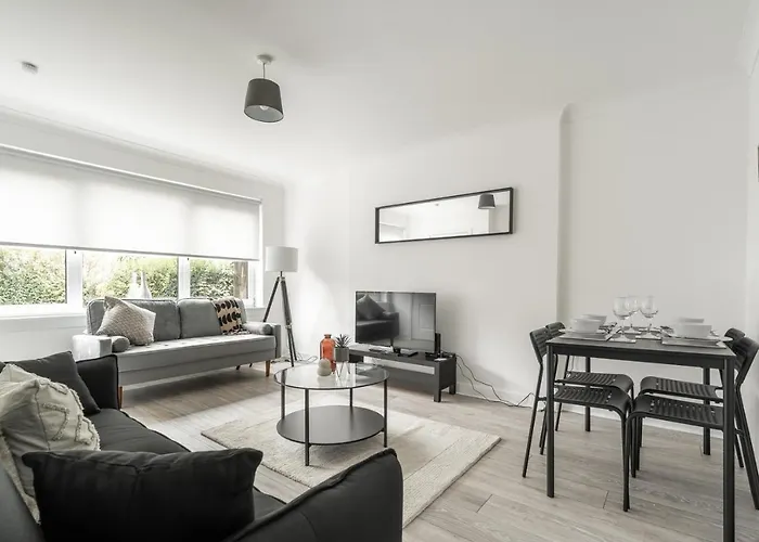 2 Bdr House By Caledonia Luxe Stays Short Lets & Serviced Accommodation Glasgow